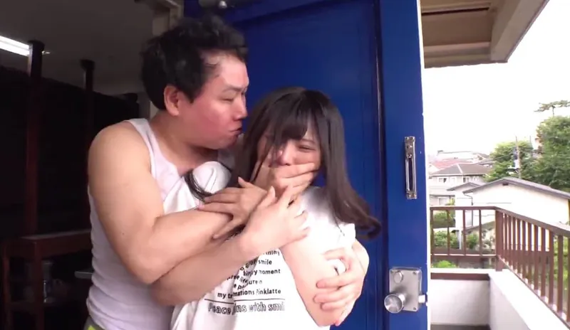 Tình đầu của tôi đã bị gã nhà đối diện xoạc tơi tả