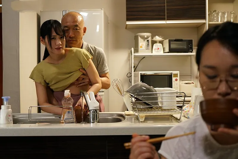 Chồng yêu xxx con gái riêng của người vợ khi biết người vợ không thể sinh con cho mình