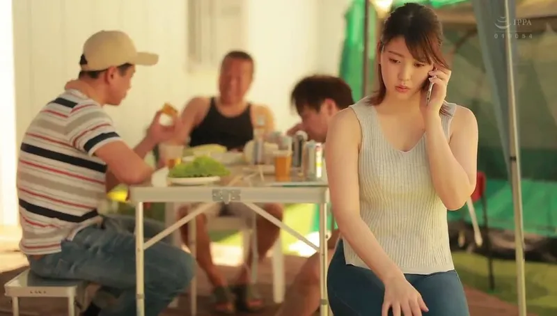 ông xã khờ để cô vợ tham gia sự kiện cắm trại với mấy gã nhà kề bên và cái kết