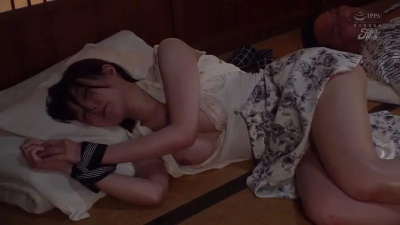 Xin ông xã đi công tác với cấp trên, nữ nhân viên rơi vào kế hoạch của ông sếp biến thái